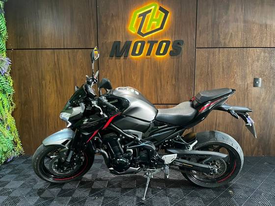 KAWASAKI Z900 KAWASAKI Z900